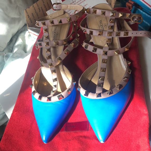 Valentino Shoes - Valentino Rockstud kitten heel!